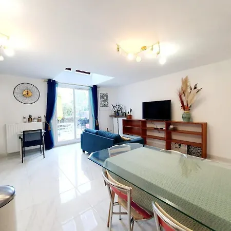 Evry Serenity Haven - Sleeps 9 Courcouronnes