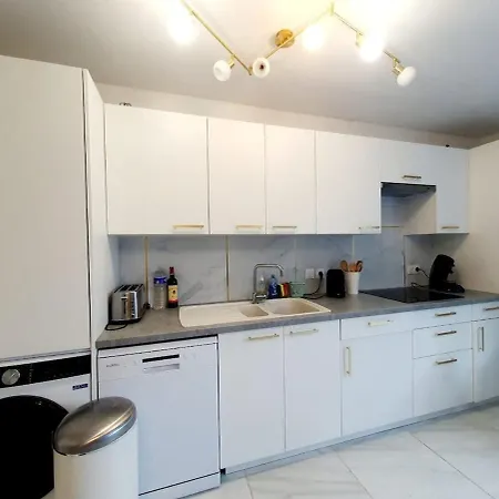 Evry Serenity Haven - Sleeps 9 Ferienhaus Courcouronnes