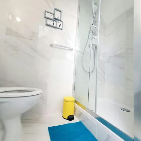 Evry Serenity Haven - Sleeps 9 Courcouronnes