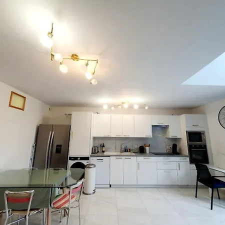 Evry Serenity Haven - Sleeps 9 * Courcouronnes