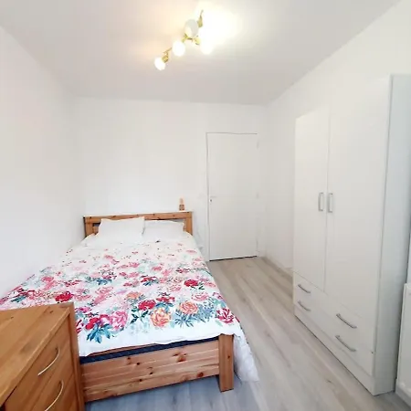 Evry Serenity Haven - Sleeps 9 * Courcouronnes